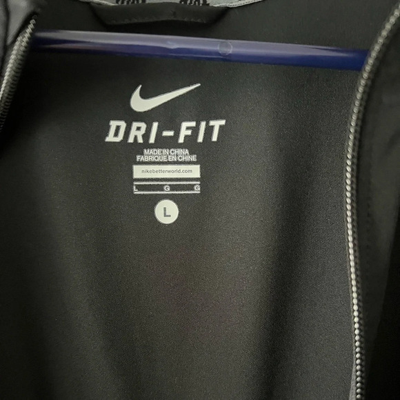 Nike Drifit Lightweight Jacket - Picture 9 of 9